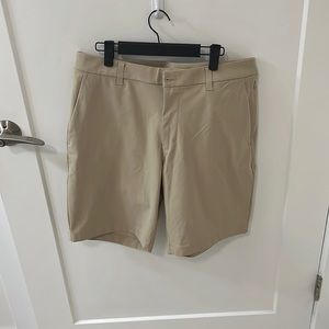 Lululemon commission classic fit shorts - 9 inseam